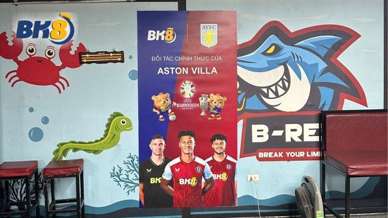 Banner BK8 x Aston Villa được treo tại các quán bida